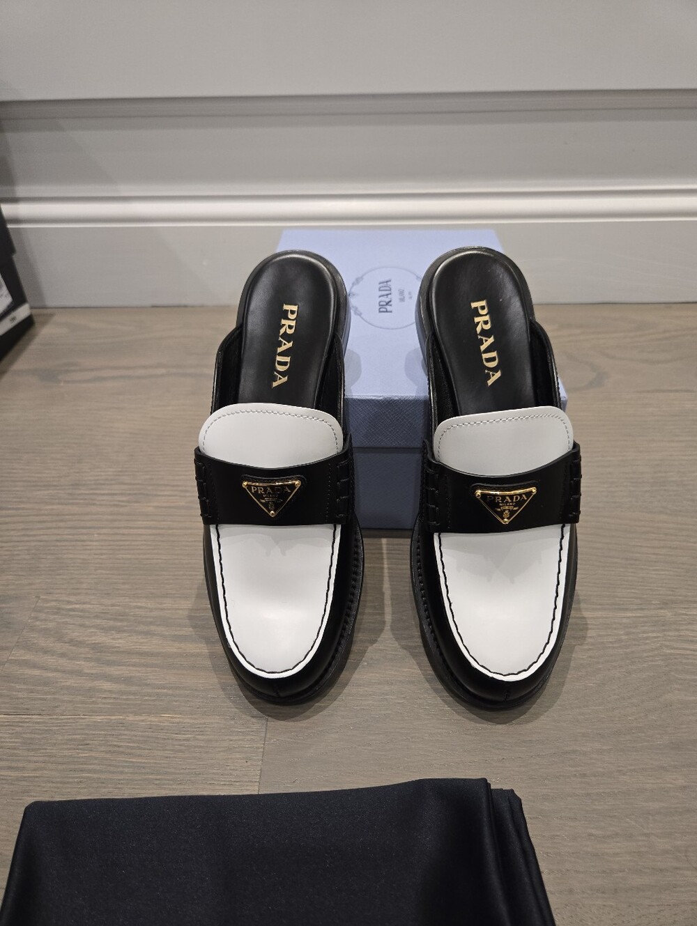 $1,200 Prada Brushed Leather Bi-color Triangle Logo Loafer Mule EU 38 US 8 BNIB - Picture 10 of 13